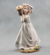 F-45278 Девушка с букетом 22,1см