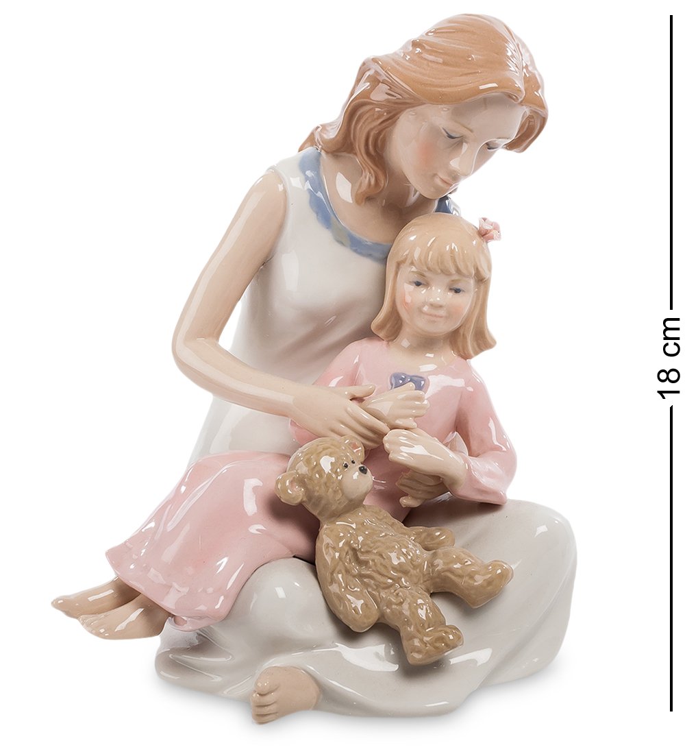Купить керамические женские. Статуэтка мама с дочерью Pavone. Статуэтка мама с ребёнком. Статуэтка мама с дочкой. Фарфоровая статуэтка мама с дочкой.