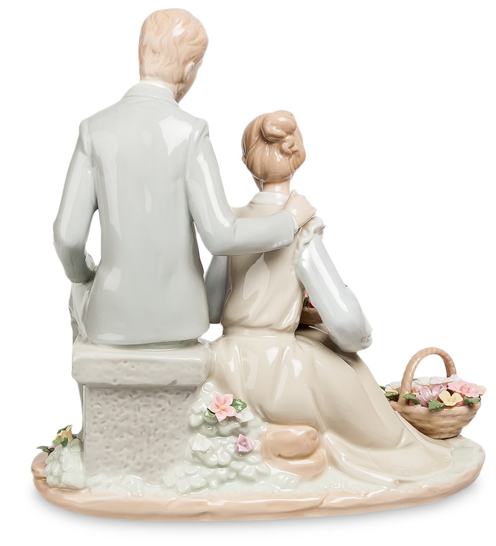 Музыкальная статуэтка 'любимое занятие' (pavone). Статуэтка мама с ребёнком. Фигурка "викинг"rv- 97, the comical world of warren stratford. Фигурка мишка 8 см. Статуэтка мама с дочкой.