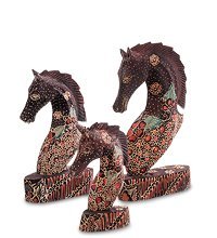 10-013 Фигурка «Лошадь» набор из трех 25,20,15 см (батик, о.Ява)