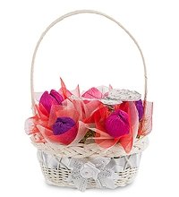 Корзинка из конфет «Воздушный поцелуй»