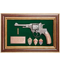 ПК-217 Панно с пистолетом «Наган со знаками ФСБ» в под. уп. 25х37