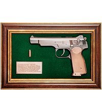 ПК-219 Панно с пистолетом «Стечкин» в подарочной упаковке 25х37