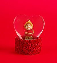 2057 Сердце с блест.4,5см.Медвежонок с букетом красн.